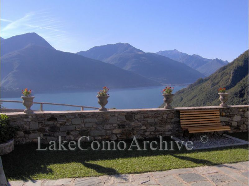 Villa GARZENO vendita    Holiday Property Solutions Immobiliare