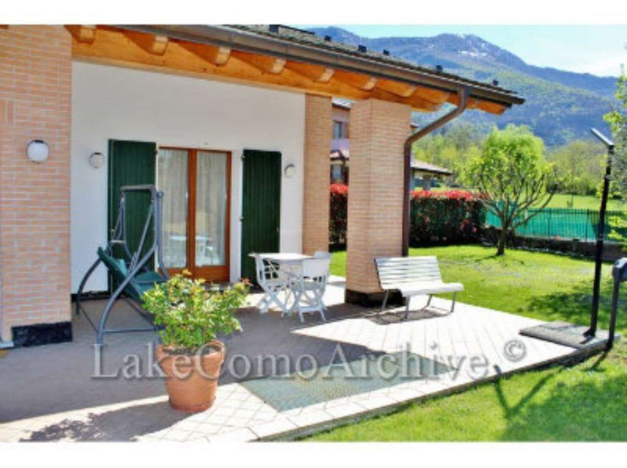 Villa COLICO vendita    Holiday Property Solutions Immobiliare