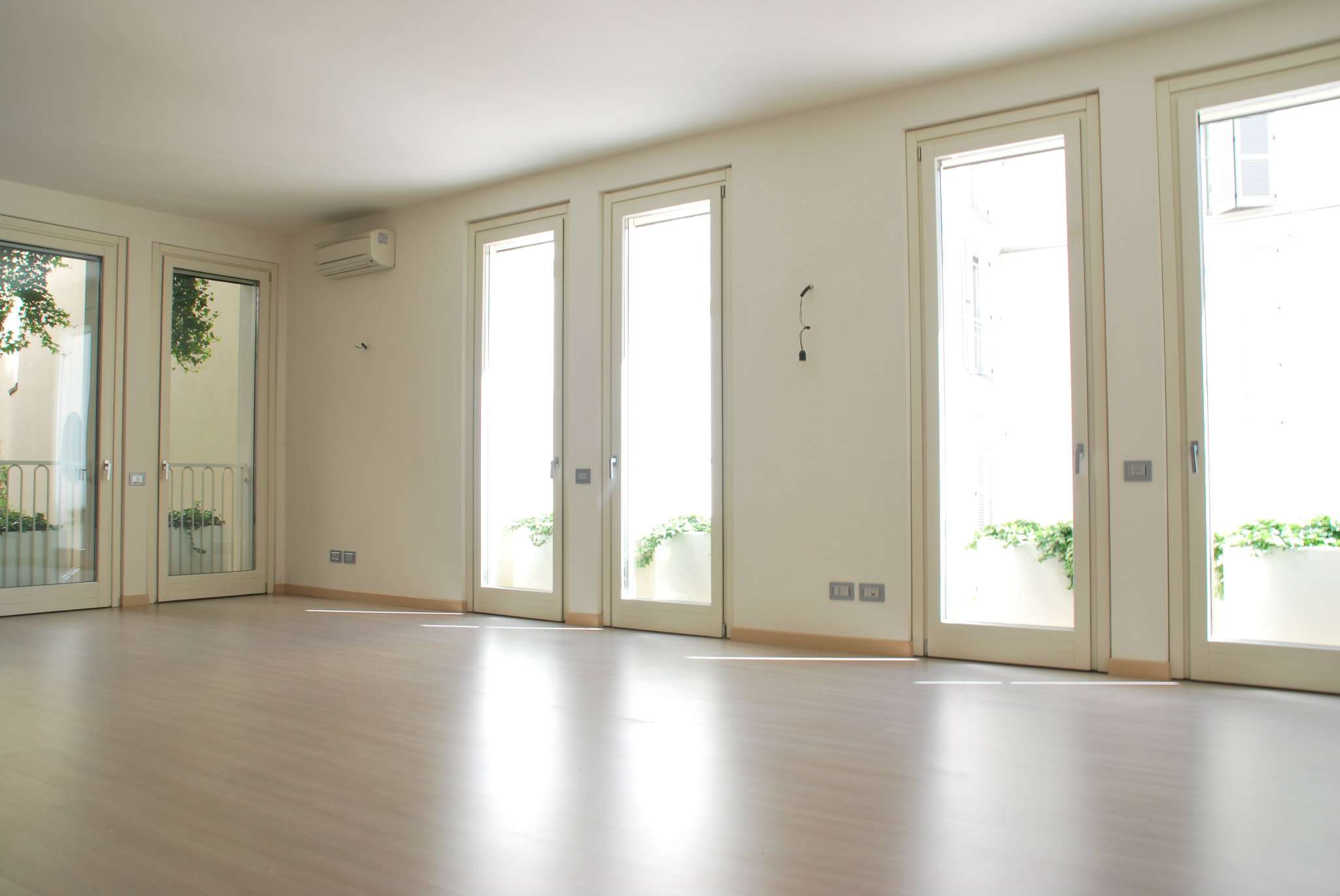 Negozio - Loc.Com. MILANO affitto  CENTRO STORICO Santa Maria alla Porta Dimensione Centro