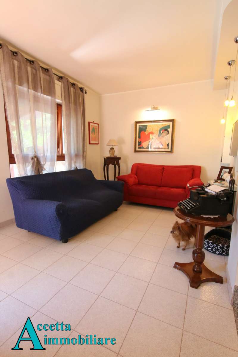 Villa TARANTO vendita   Francesco Como ACCETTA IMMOBILIARE