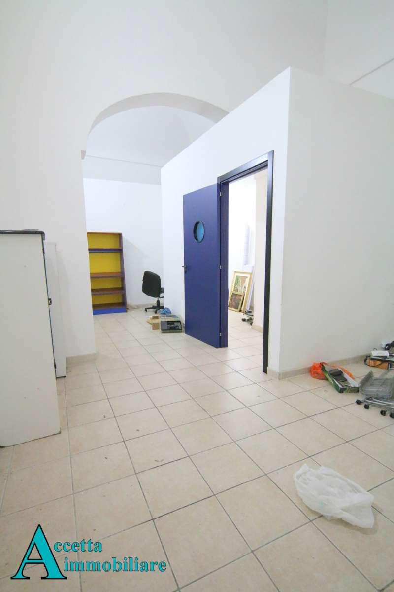 Negozio - Loc.Com. TARANTO affitto   Oberdan ACCETTA IMMOBILIARE