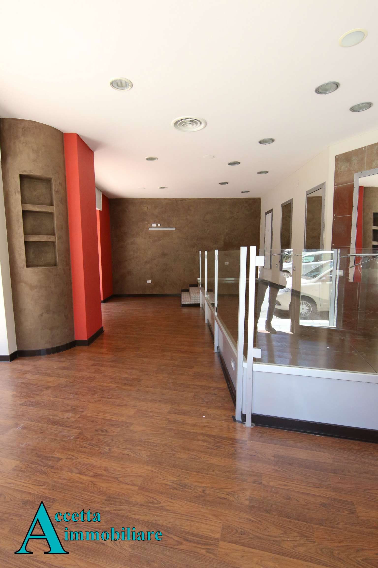 Negozio - Loc.Com. TARANTO affitto   Medaglie D'Oro ACCETTA IMMOBILIARE