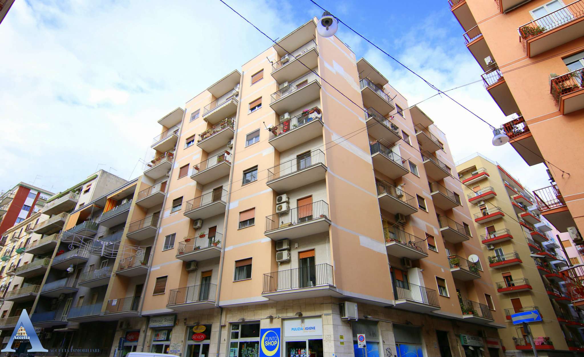 Accetta immobiliare offre AMPIO APPARTAMENTO SIGNORILE IN VIA CESARE BATTISTI TARANTO Accetta immobiliare offre AMPIO APPARTAMENTO SIGNORILE IN VIA CESARE BATTISTI TARANTO