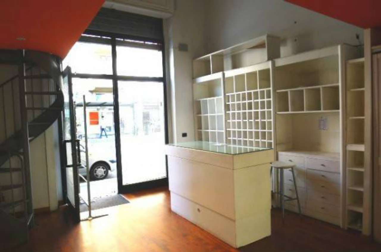 Negozio - Loc.Com. MILANO affitto  BOCCONI PORTA LODOVICa Affiliato La Casa - MILANO SEMPIONE- ESSEVI SRL