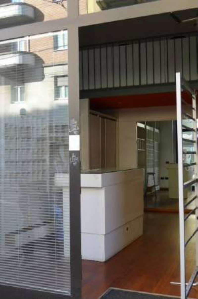 Negozio - Loc.Com. MILANO affitto  BOCCONI PORTA LODOVICa Affiliato La Casa - MILANO SEMPIONE- ESSEVI SRL