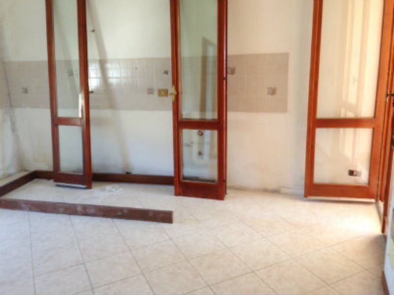 Appartamento PORTO CERESIO affitto    Broccucci Immobiliare