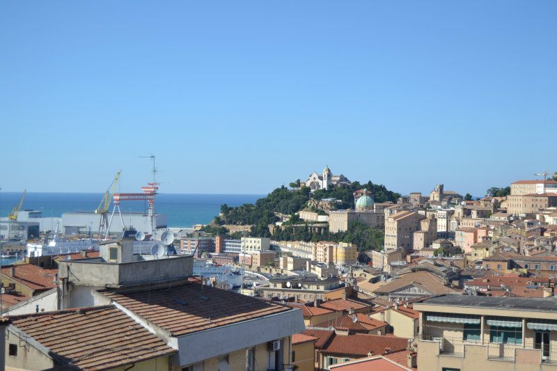 Appartamento ANCONA vendita  CENTRO STORICO  PIAZZA HOUSE AGENZIA IMMOBILIARE