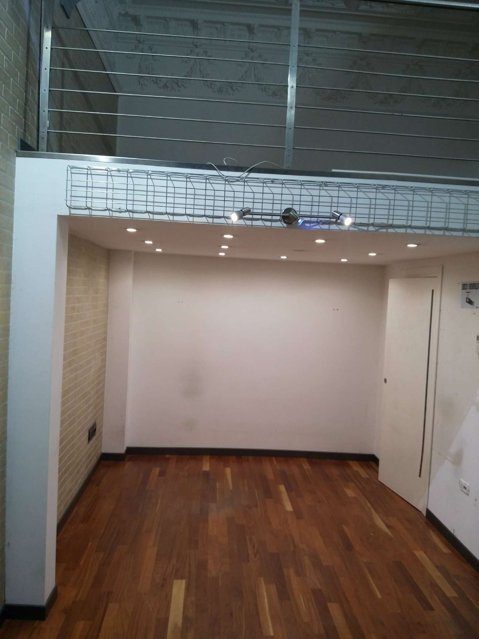 Negozio - Loc.Com. ANCONA vendita  CENTRO STORICO  PIAZZA HOUSE AGENZIA IMMOBILIARE