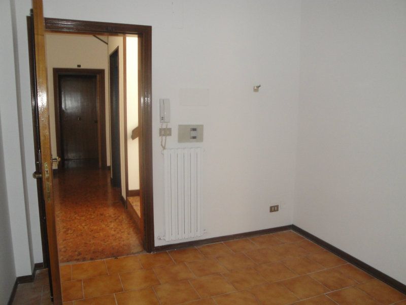 Ufficio - Loc.Com. ANCONA vendita  CENTRO STORICO  PIAZZA HOUSE AGENZIA IMMOBILIARE
