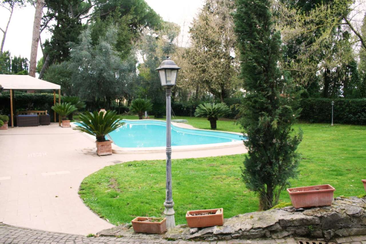 Villa Trifamiliare ROMA affitto  Appia antica lucio volumnio Eur Centro Immobiliare Srls