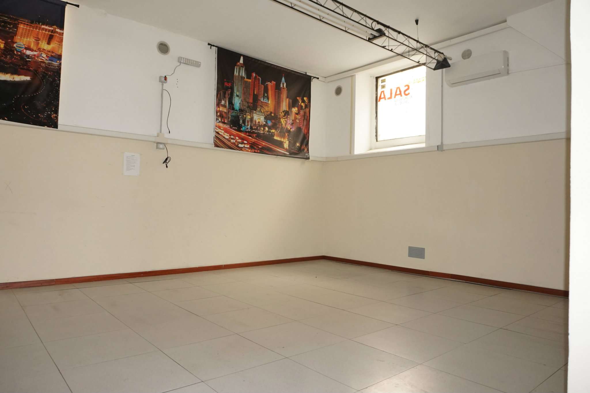 Negozio - Loc.Com. MILANO affitto  ISOLA Menabrea Prestige Solutions