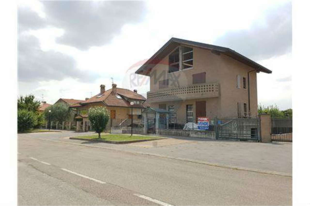 Villa Bifamiliare BOLLATE vendita   Farini Remax Fiducia  di Tonetto Marisa