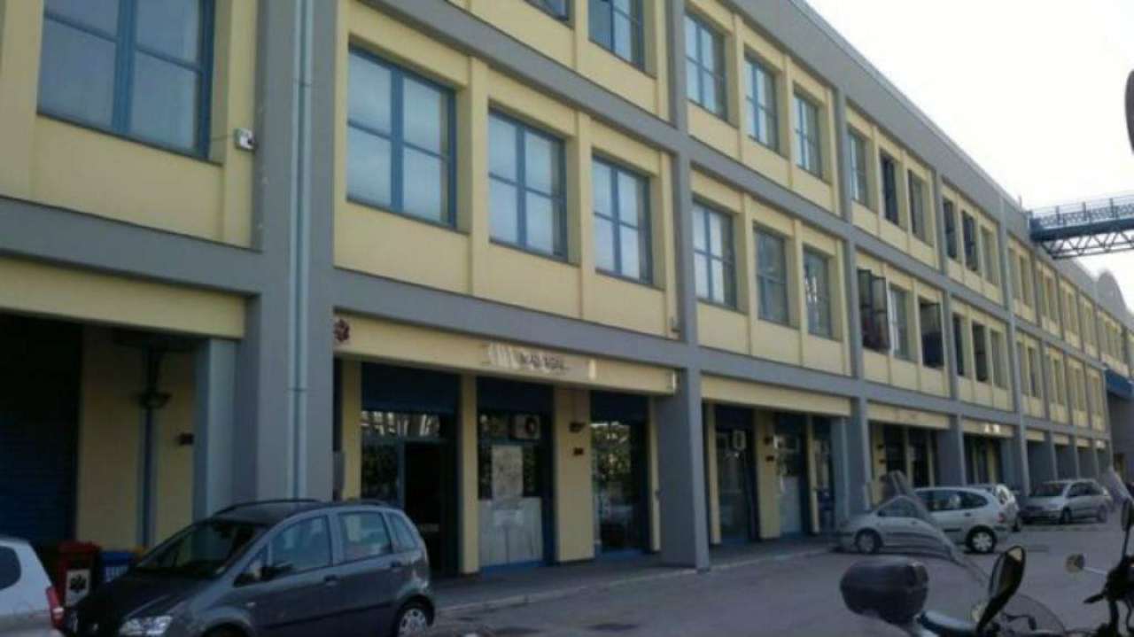 Negozio - Loc.Com. NAPOLI affitto  PONTICELLI FERRANTE IMPARATO Doma Immobiliare S.a.s.