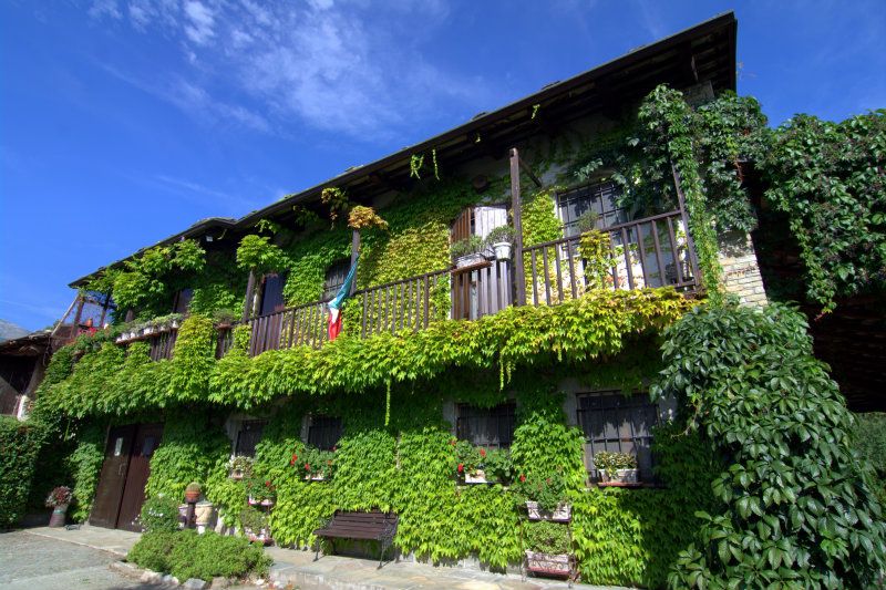 Vendita Villa Bagnolo Piemonte collinare