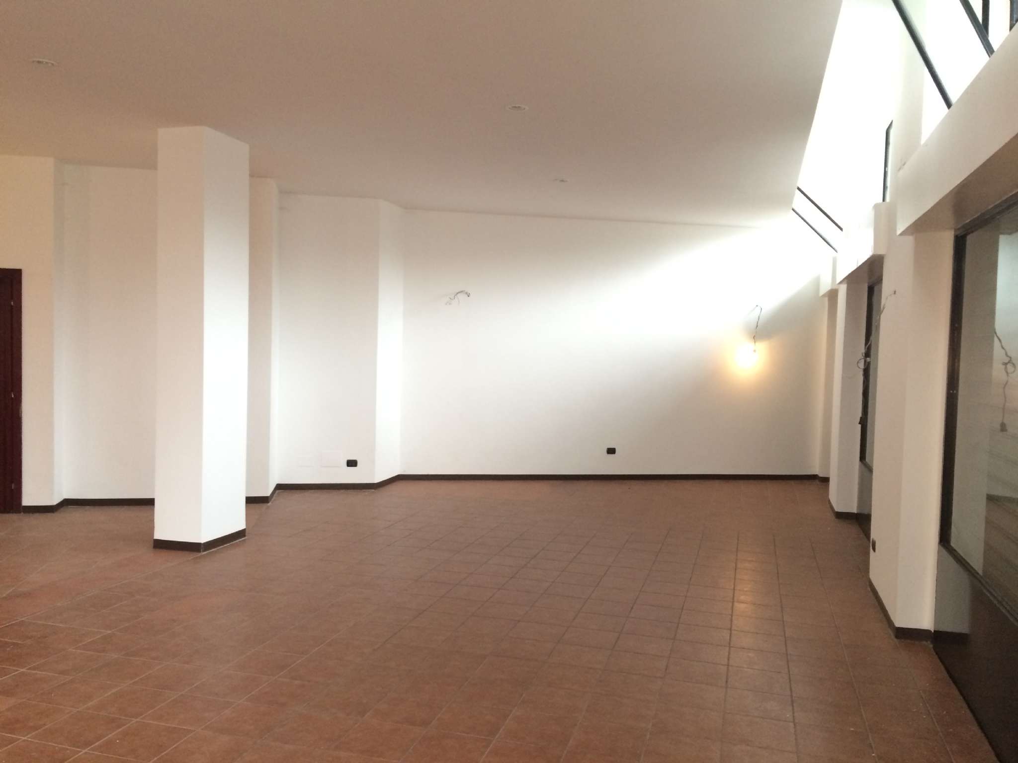 Negozio - Loc.Com. MILANO vendita  BRUZZANO Oroboni MILANO CASE
