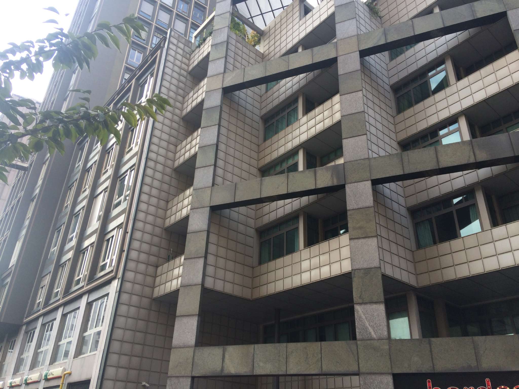 Box auto - Posto auto MILANO affitto  REPUBBLICA  MILANO CASE