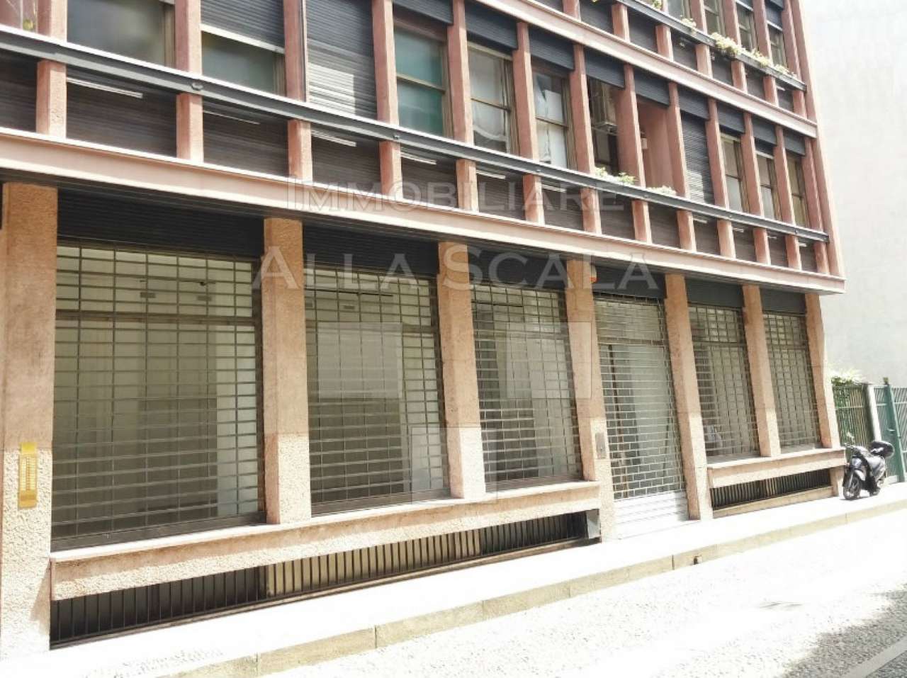 Show Room MILANO affitto  CENTRO STORICO S. Simpliciano Immobiliare Alla Scala srl