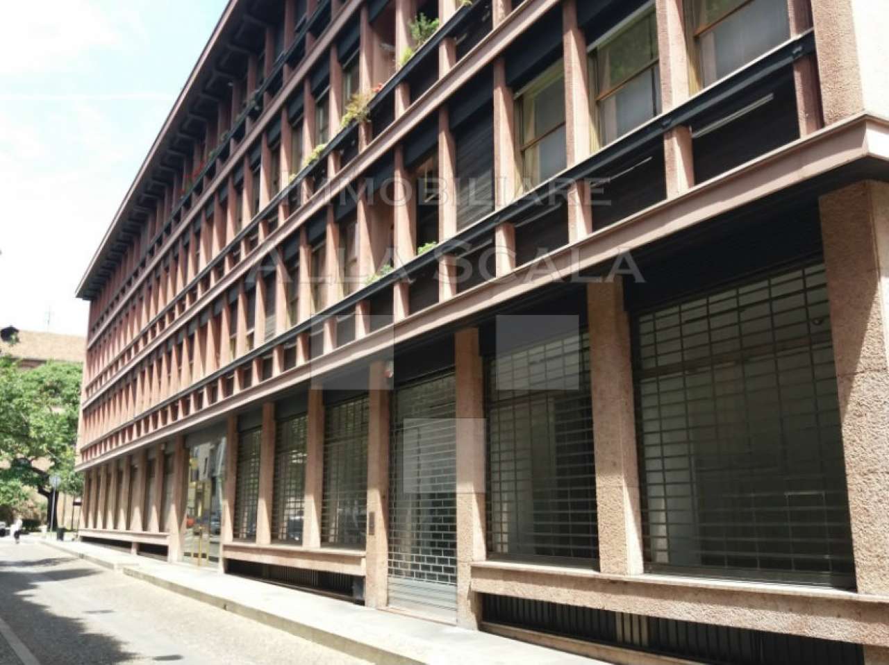 Show Room MILANO affitto  CENTRO STORICO S. Simpliciano Immobiliare Alla Scala srl