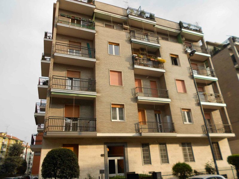 Appartamento MILANO vendita  BAGGIO mosca DICIOTTO IMMOBILIARE