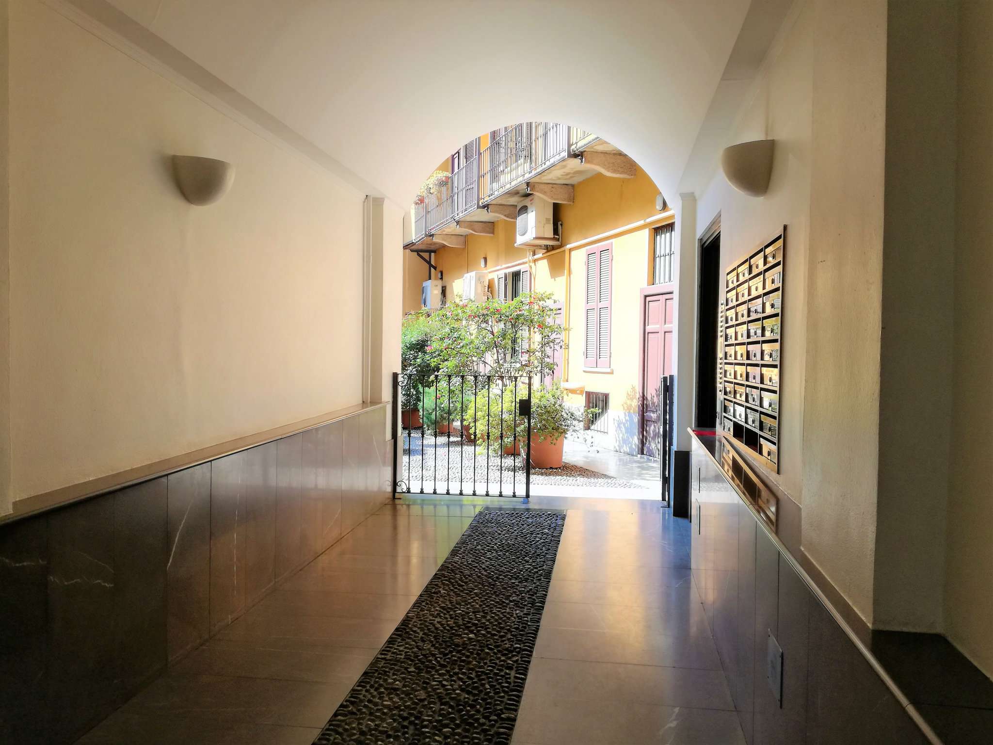 Appartamento MILANO vendita  DE ANGELI Buonarroti PIZZETTI STUDIO IMMOBILIARE S.R.L.