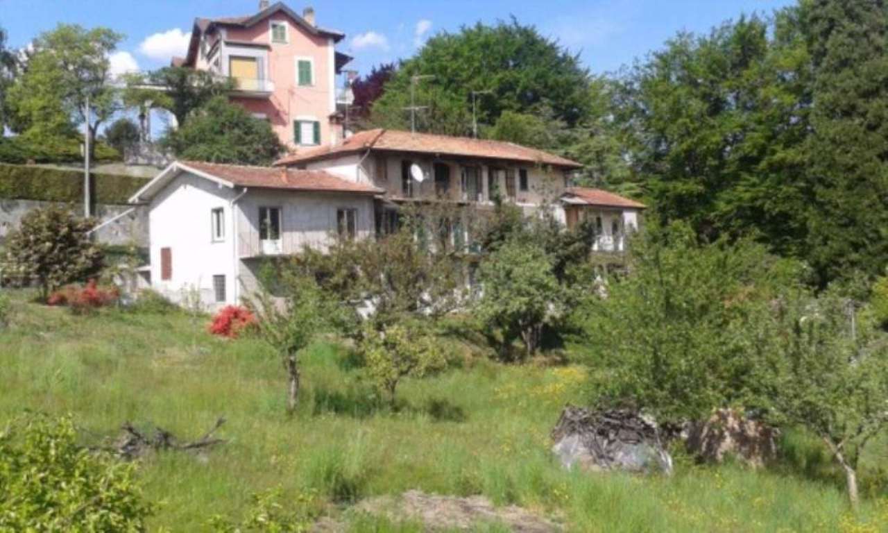 Villa Unifamiliare - Indipendente AMENO vendita   Bardelli Manor Re