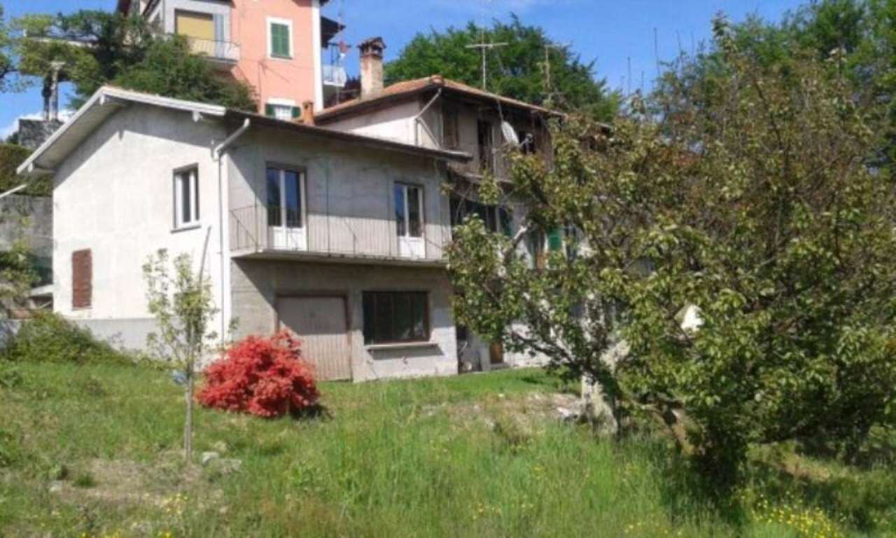 Villa Unifamiliare - Indipendente AMENO vendita   Bardelli Manor Re