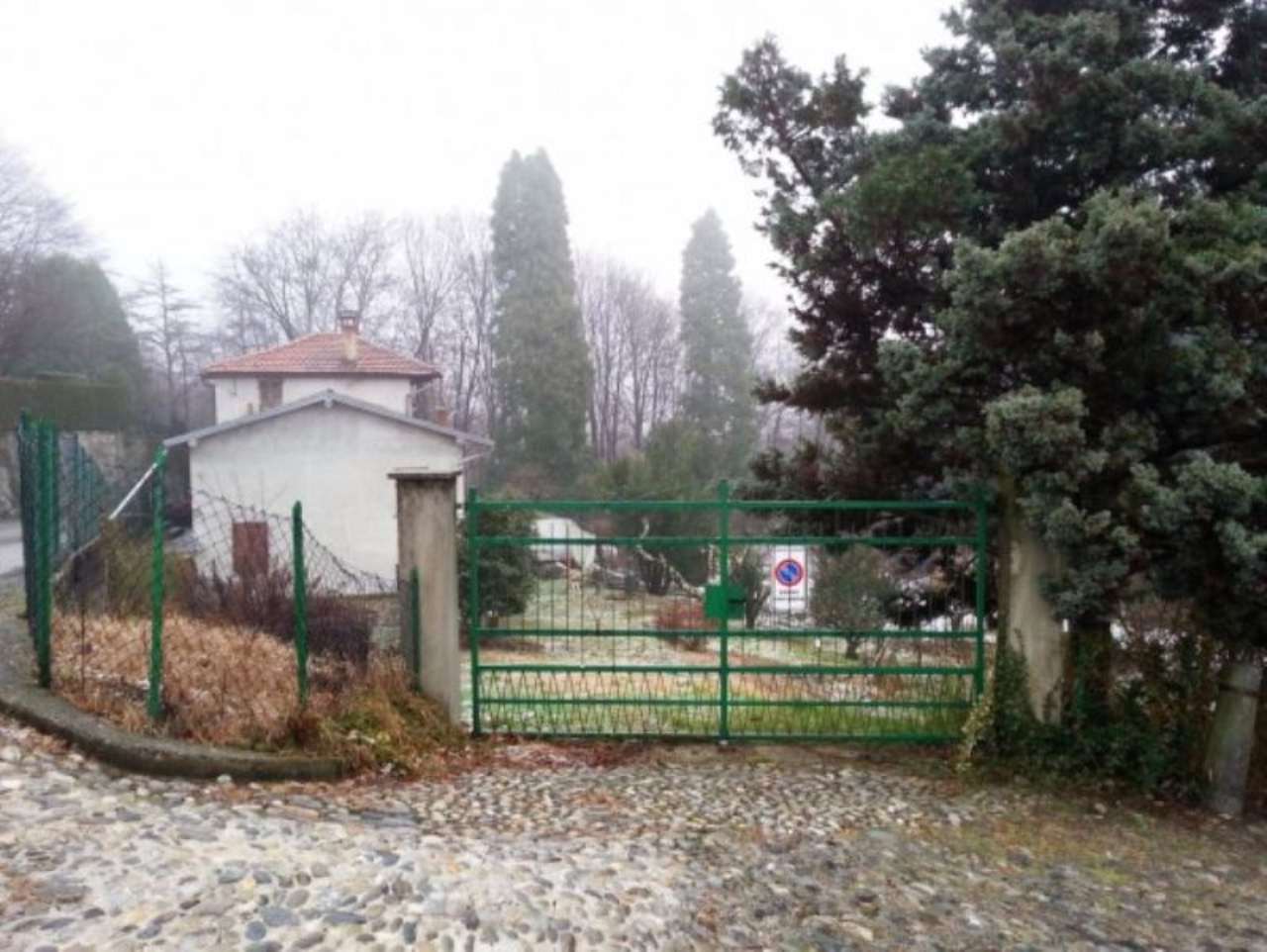 Villa Unifamiliare - Indipendente AMENO vendita   Bardelli Manor Re