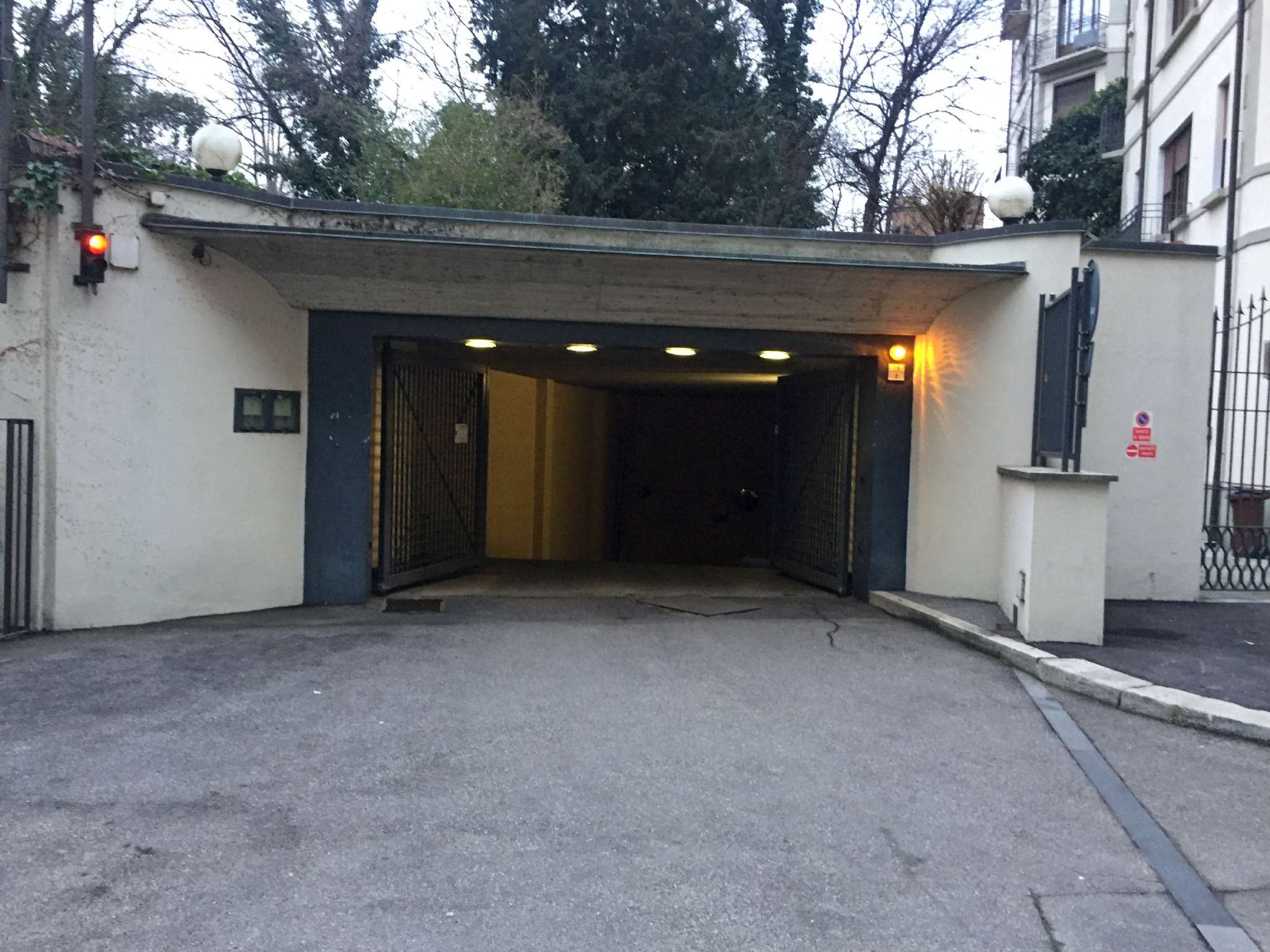 Box auto - Posto auto MILANO affitto  CENTRO STORICO  Properties & Life - Milano Centro Magenta