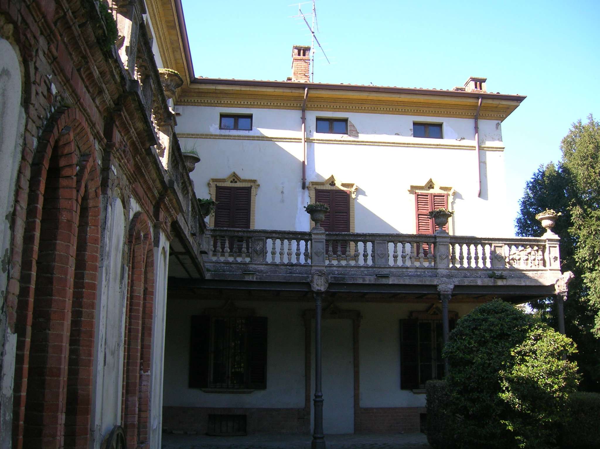 Stabile intero - Palazzo SANTA GIULETTA vendita   emilia IMMOBILIARE G.C.