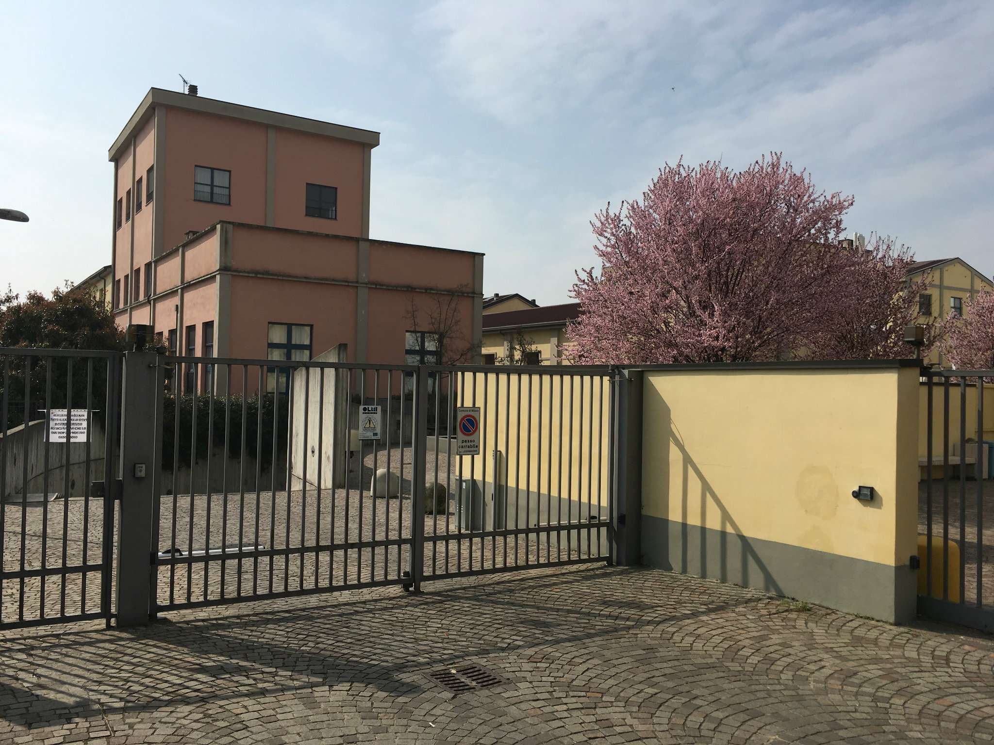 Box auto - Posto auto MILANO vendita  CORVETTO  Globus Case
