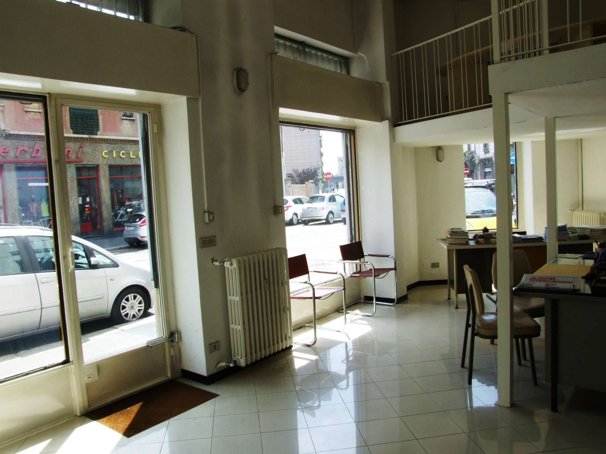 Negozio - Loc.Com. MILANO vendita  CERTOSA Gassendi MH Alma 1989 S.R.L.