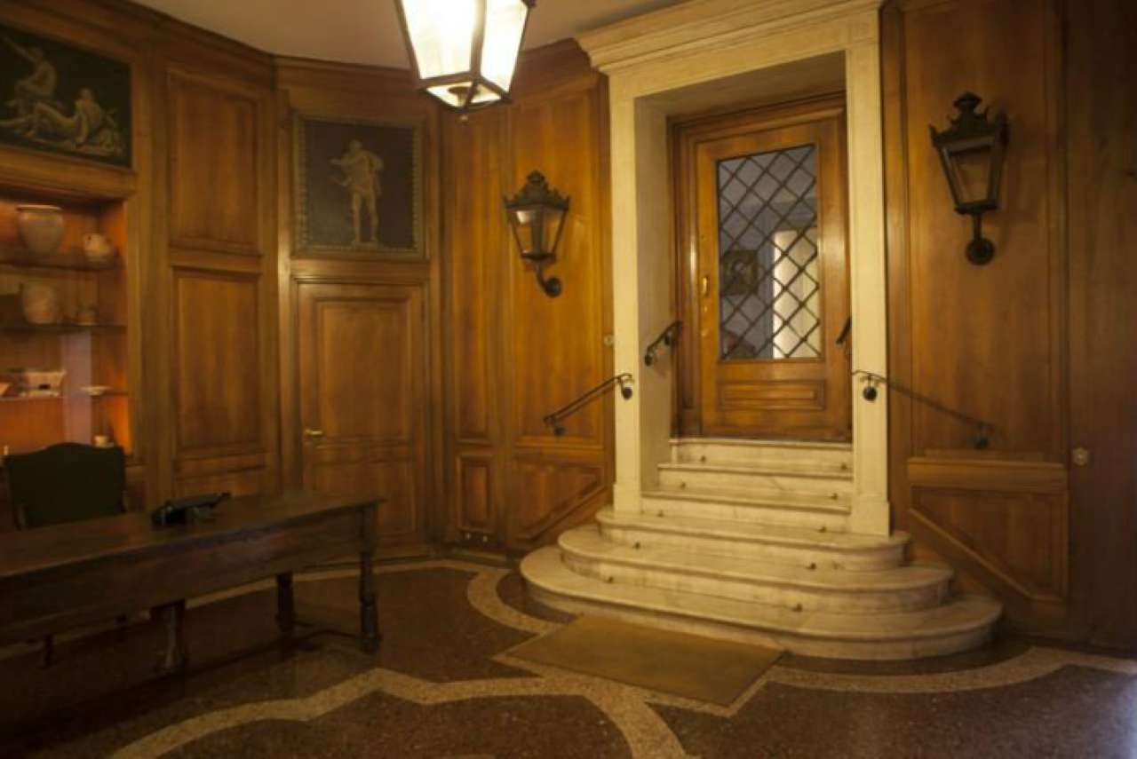 Negozio - Loc.Com. MILANO affitto  CENTRO STORICO Borgospesso IMMOBILIARE VERCELLINA Srl