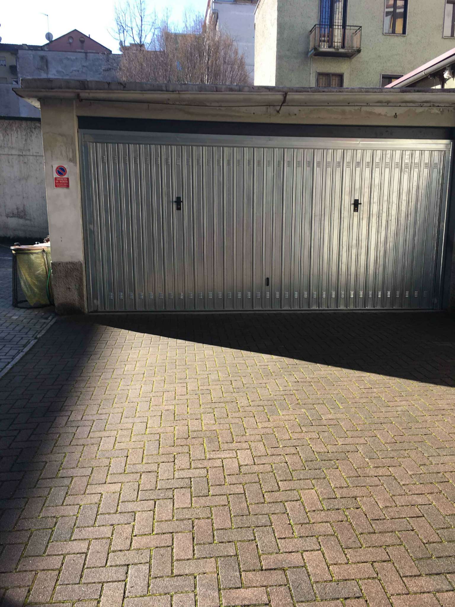 Box auto - Posto auto MILANO affitto  V GIORNATE  ROSSI  & PROCIDA SNC