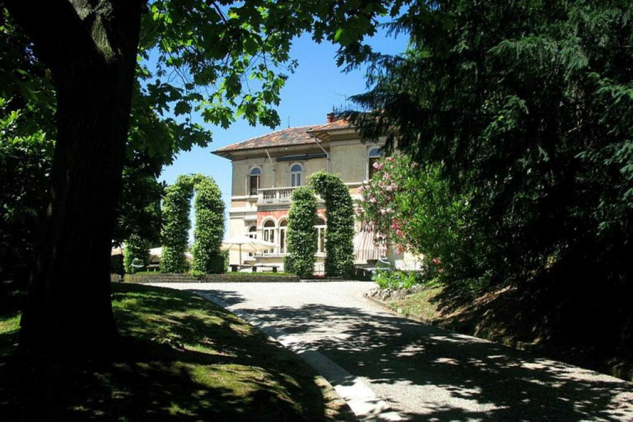 Villa LAVENO-MOMBELLO vendita    Le Case in Milano