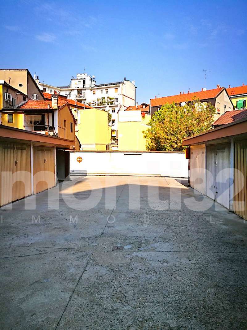  milano vendita quart: de angeli monti32-immobili