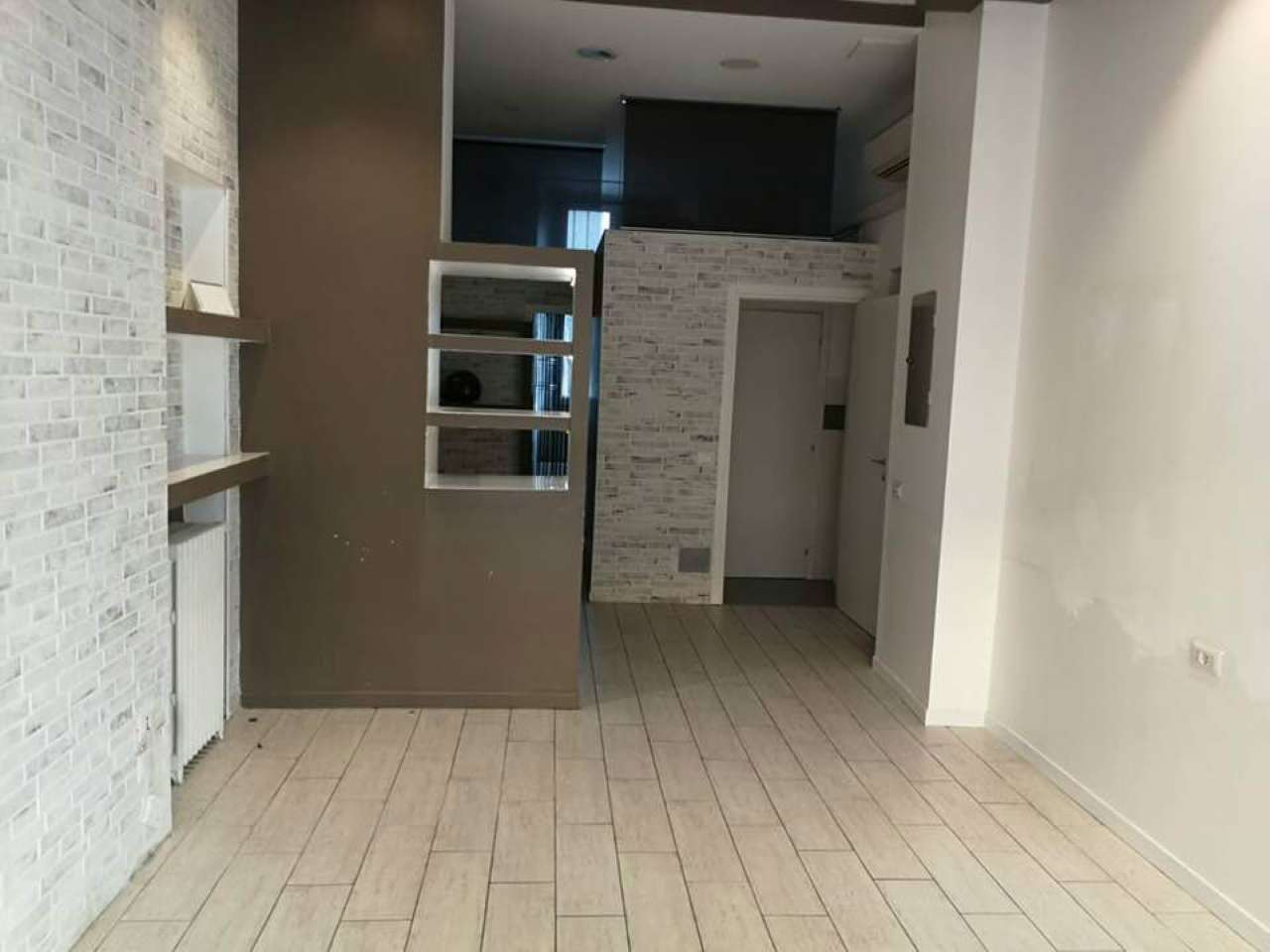 Negozio - Loc.Com. MILANO affitto  REPUBBLICA Carlo Tenca IMMOBILIARE PASTEUR