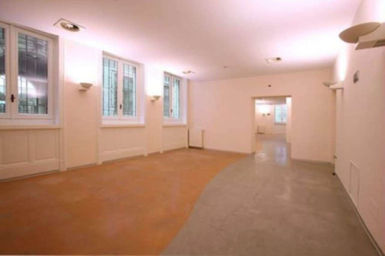 Negozio - Loc.Com. MILANO vendita  CENTRO STORICO piazza scala elena bassoli studio immobiliare