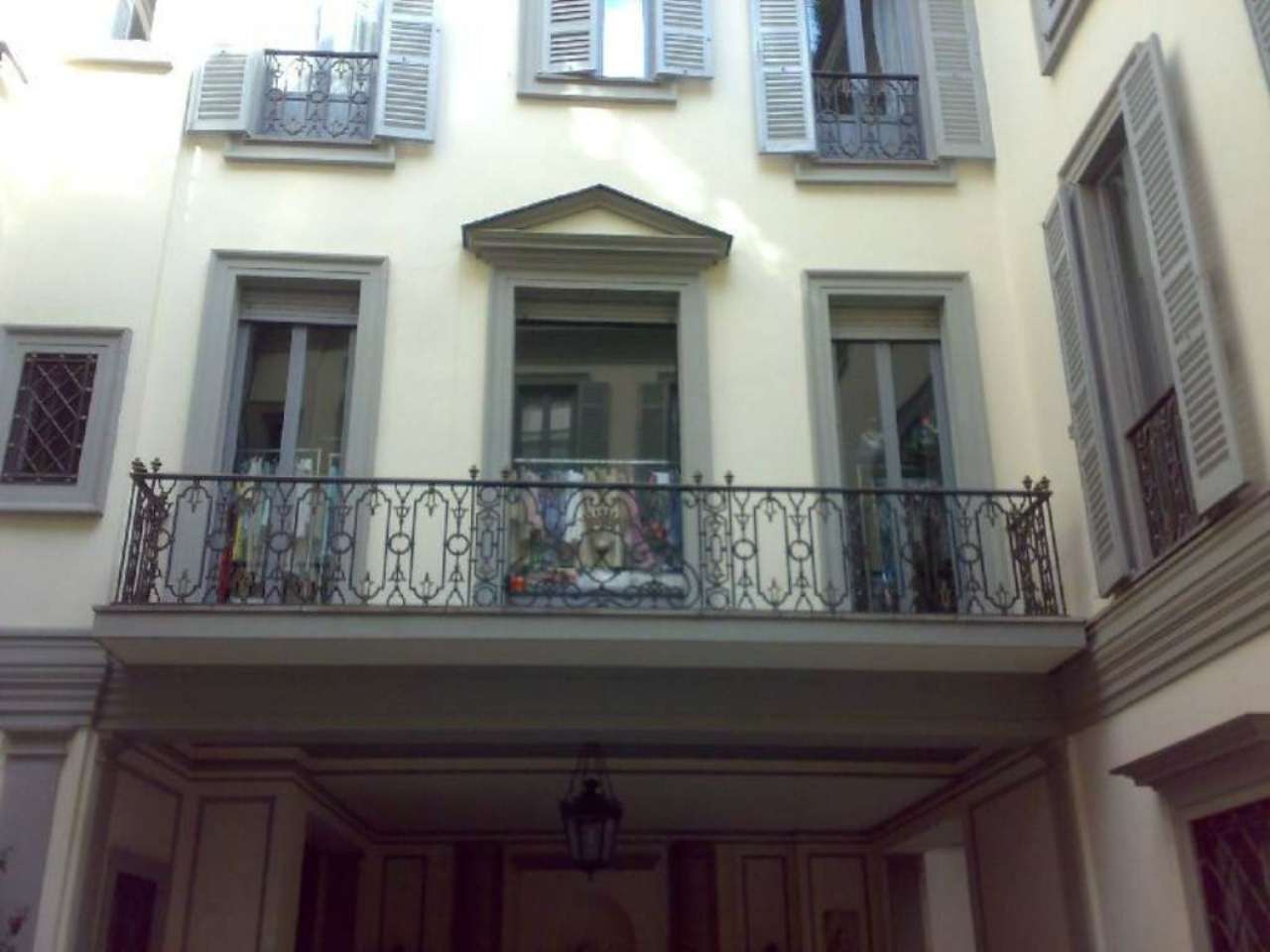 Negozio - Loc.Com. MILANO affitto  CENTRO STORICO via borgospesso elena bassoli studio immobiliare