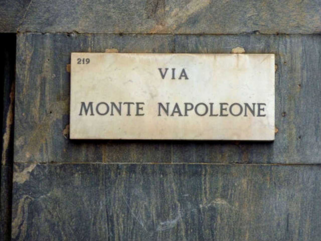 Negozio - Loc.Com. MILANO vendita  CENTRO STORICO QUADRILATERO elena bassoli studio immobiliare