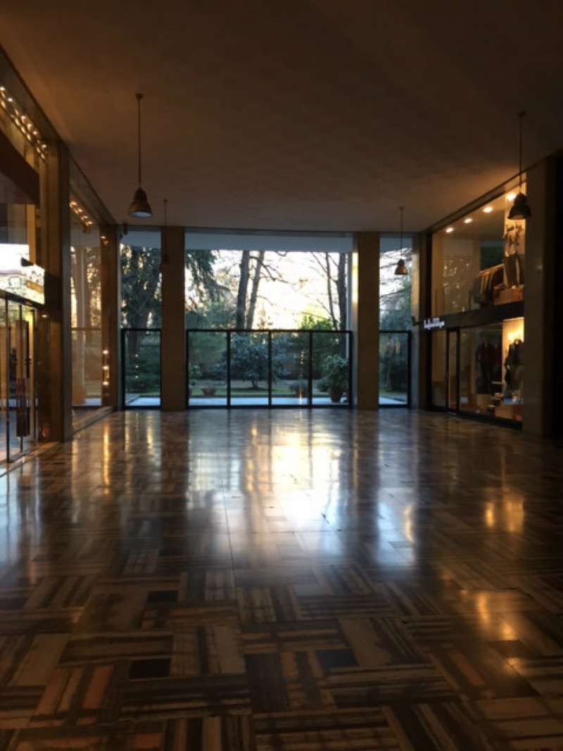 Negozio - Loc.Com. MILANO vendita  CENTRO STORICO QUADRILATERO elena bassoli studio immobiliare