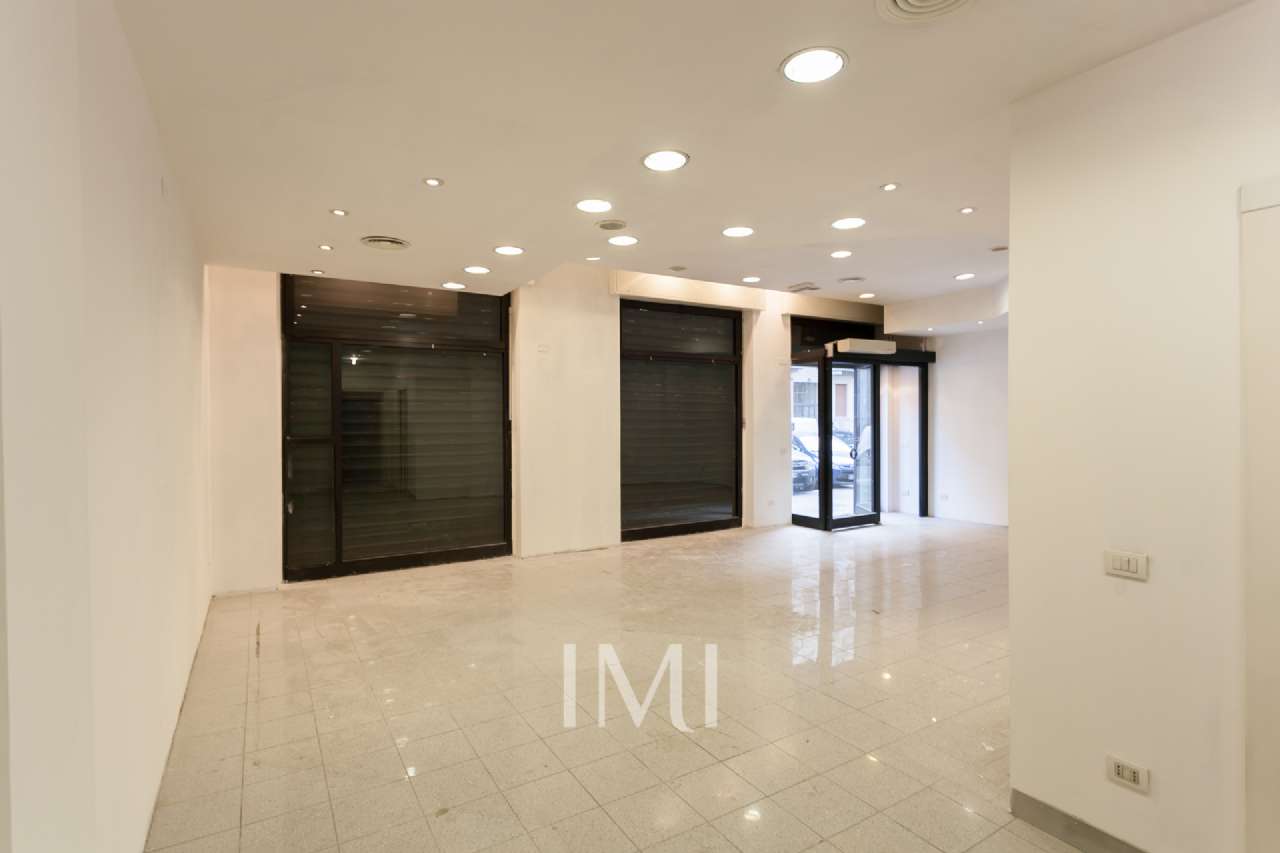 Negozio - Loc.Com. MILANO vendita  REPUBBLICA zuretti IMI Immobiliare Milano - Affiliato Loreto