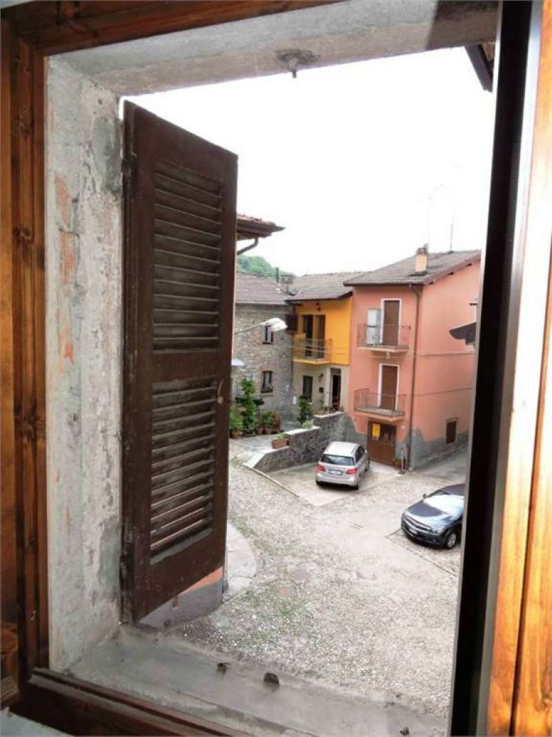 Villa Unifamiliare - Indipendente VALGANNA vendita   via dei portici Punto Casa Consulenze Immobiliari s.r.l.