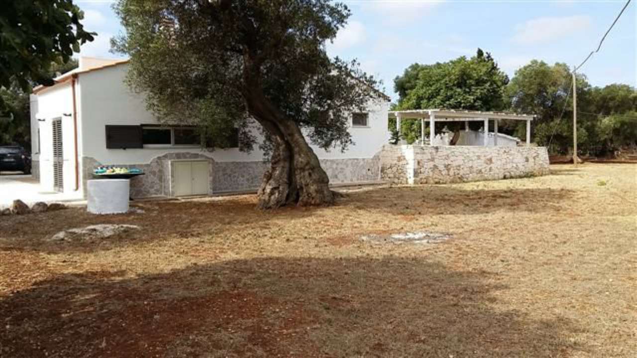 Villa OSTUNI vendita    simona bestiani