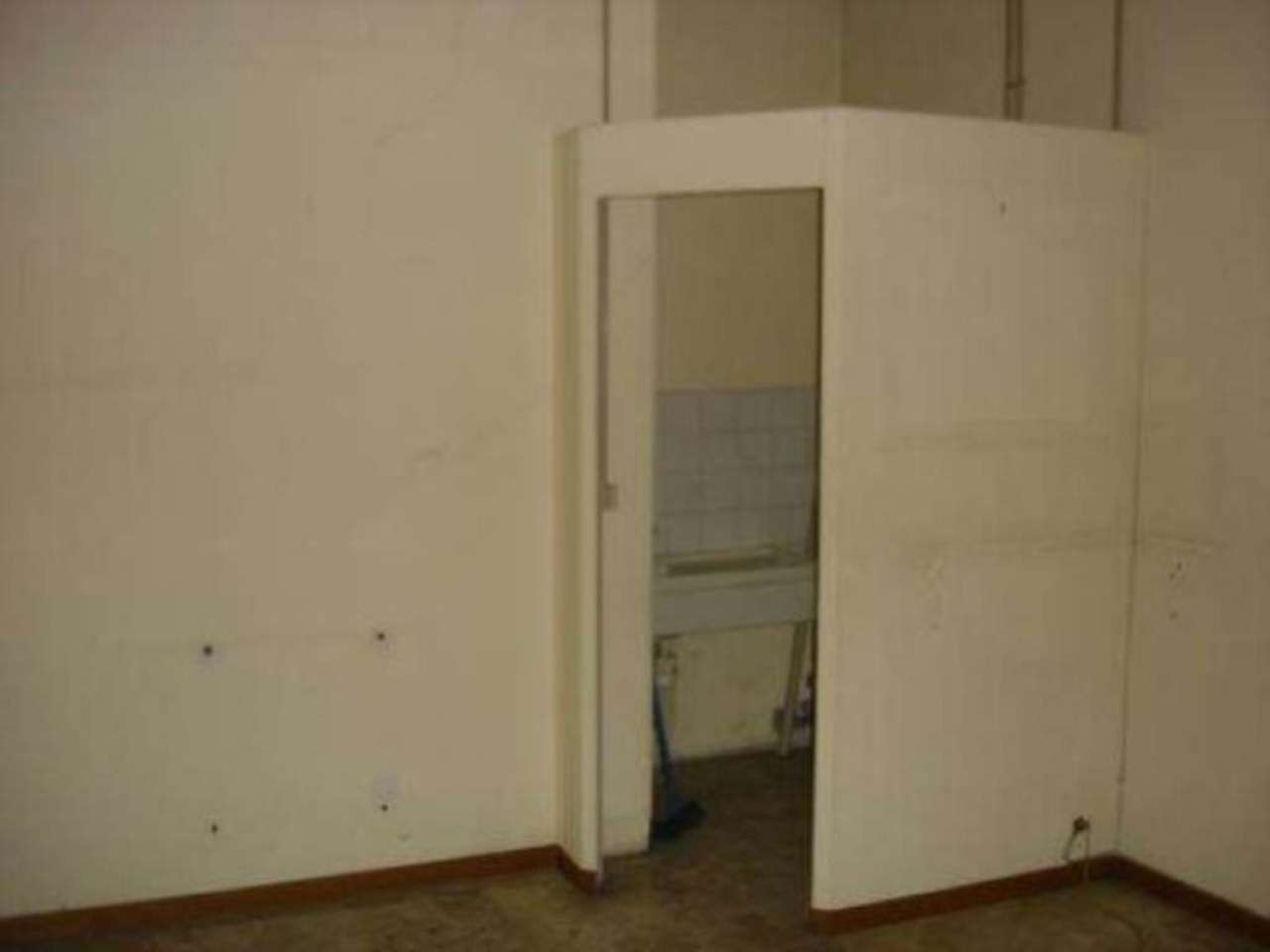 Negozio - Loc.Com. MILANO vendita  CHIESA ROSSA Breno Promedia Case Operazioni Immobiliari