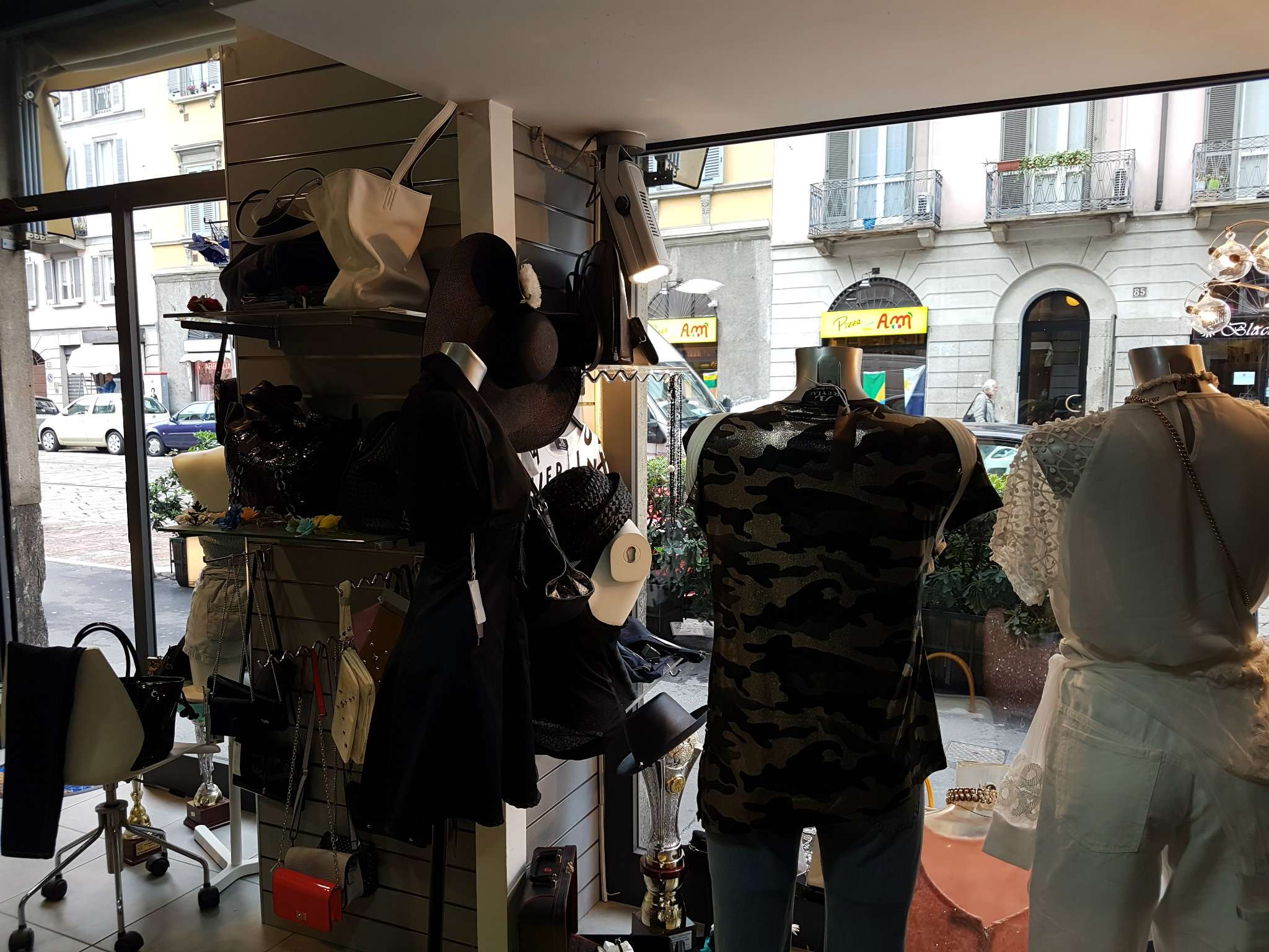 Negozio - Loc.Com. MILANO affitto  V GIORNATE Porta Romana Fontana Immobili di Prestigio