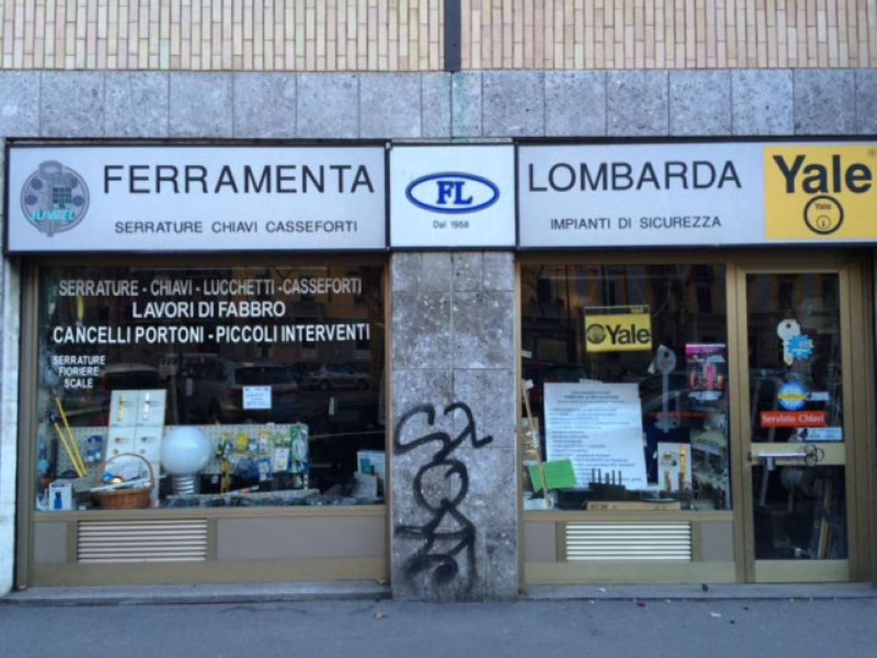 Negozio - Loc.Com. MILANO vendita  V GIORNATE Campania LIVING IMMOBILIARE