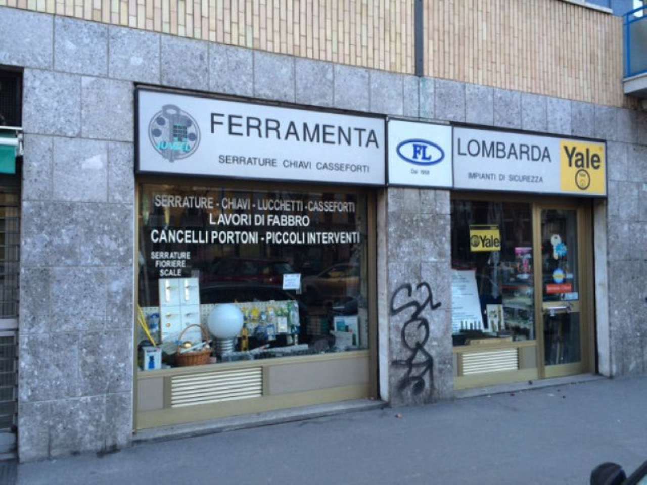 Negozio - Loc.Com. MILANO vendita  V GIORNATE Campania LIVING IMMOBILIARE