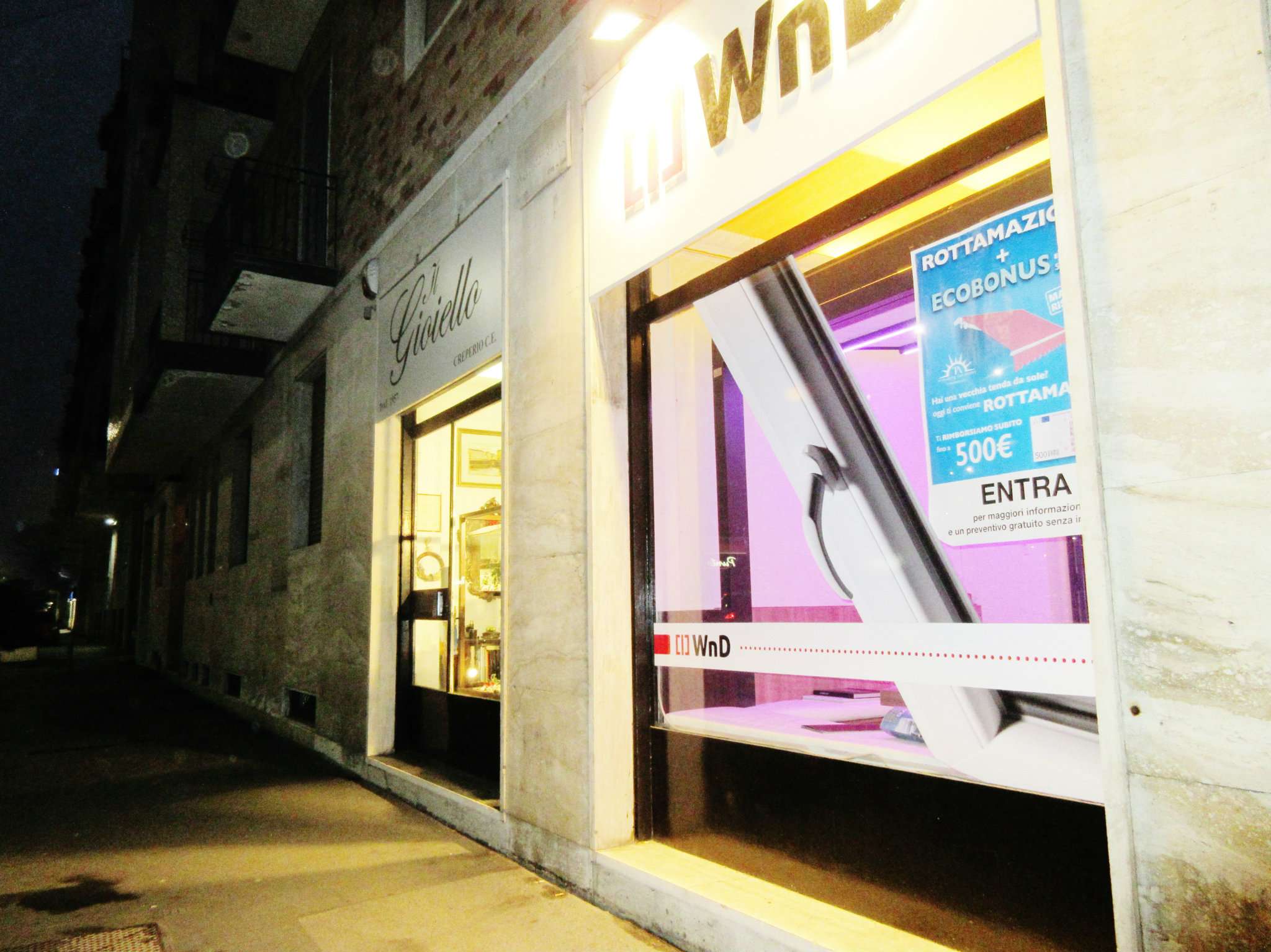 Negozio - Loc.Com. MILANO vendita   Via Frapolli LIVING IMMOBILIARE