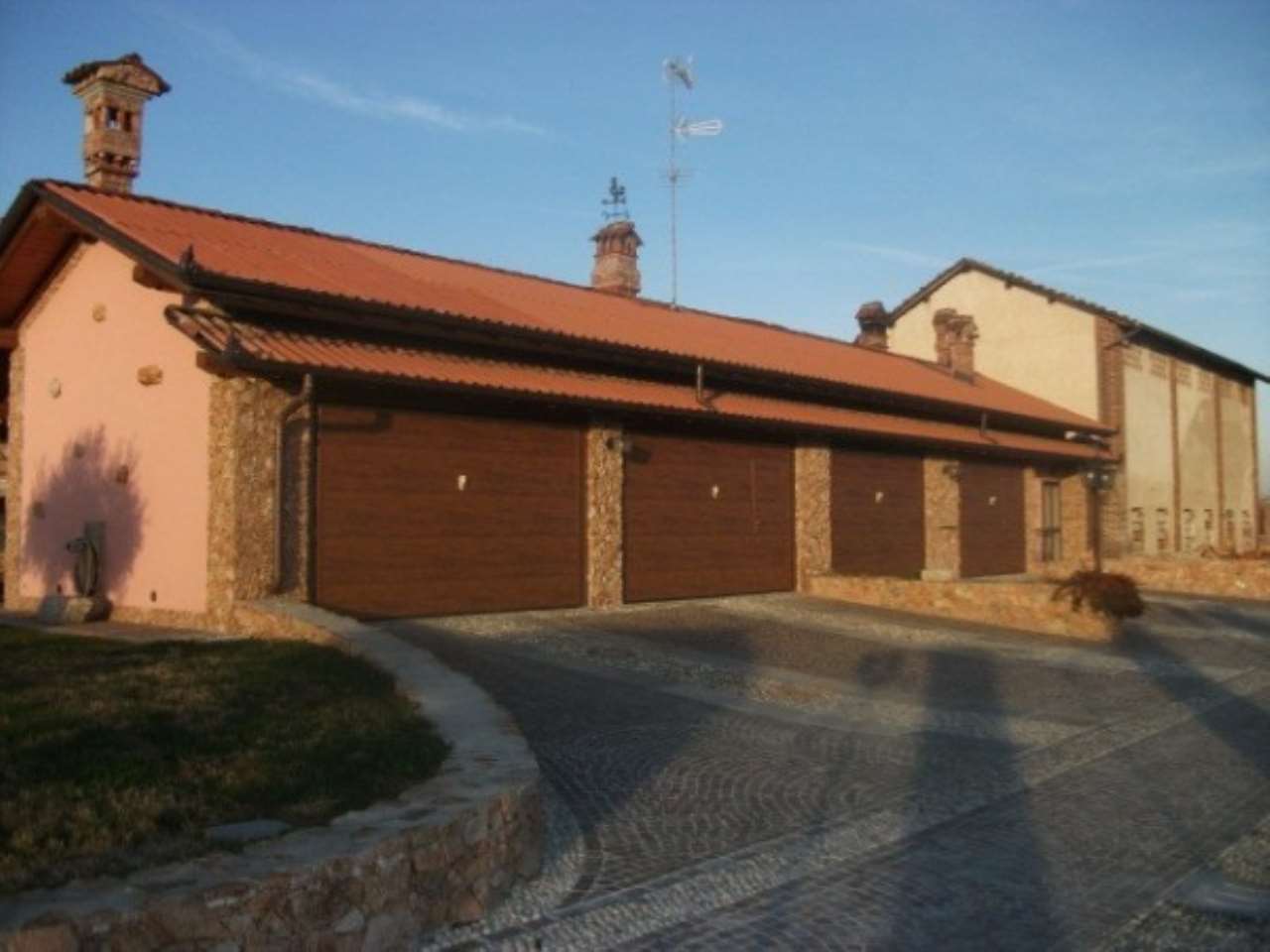 Rustico - Cascina GRANOZZO CON MONTICELLO vendita    Investicasa Novara