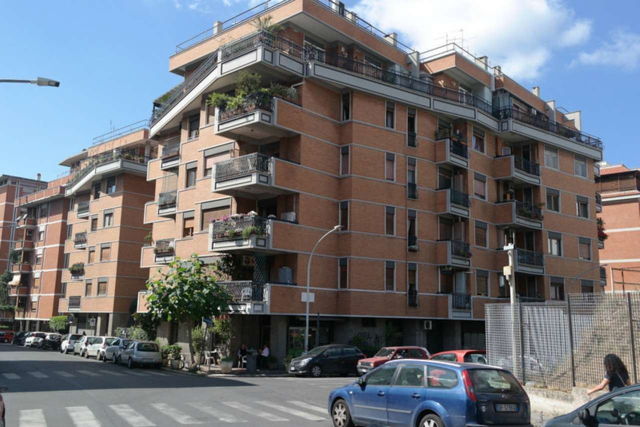  roma vendita quart: appia nuova grasso group srl